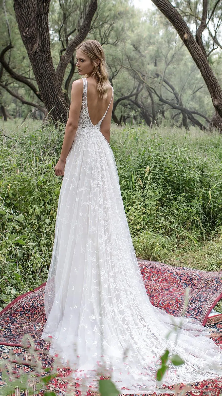 Deep V-Neck Sheer  Lace Vintage Garden Beach Bridal Gowns